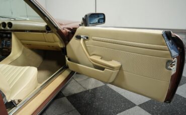 Mercedes-Benz-SL-Class-1979-Convertible-39