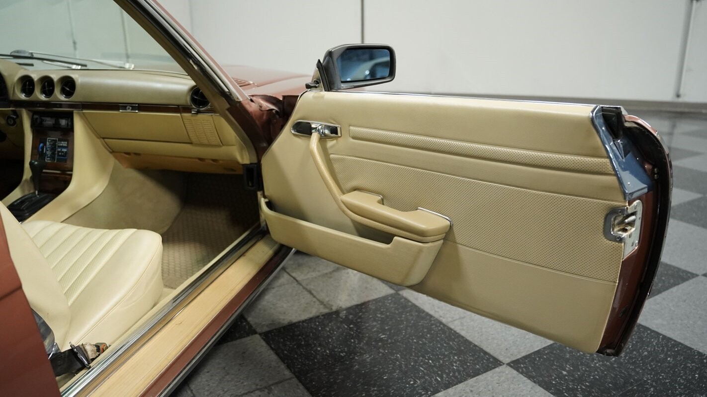 Mercedes-Benz-SL-Class-1979-Convertible-39