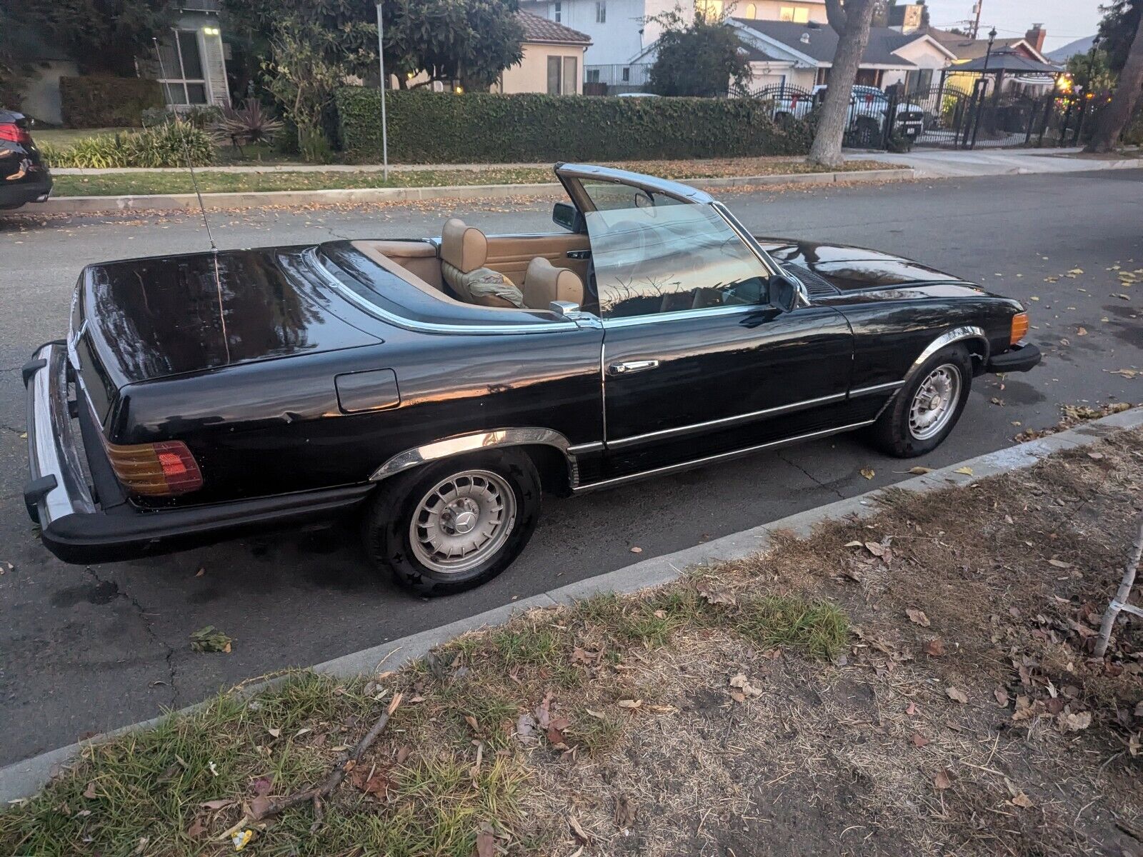 Mercedes-Benz-SL-Class-1980-Convertible-3
