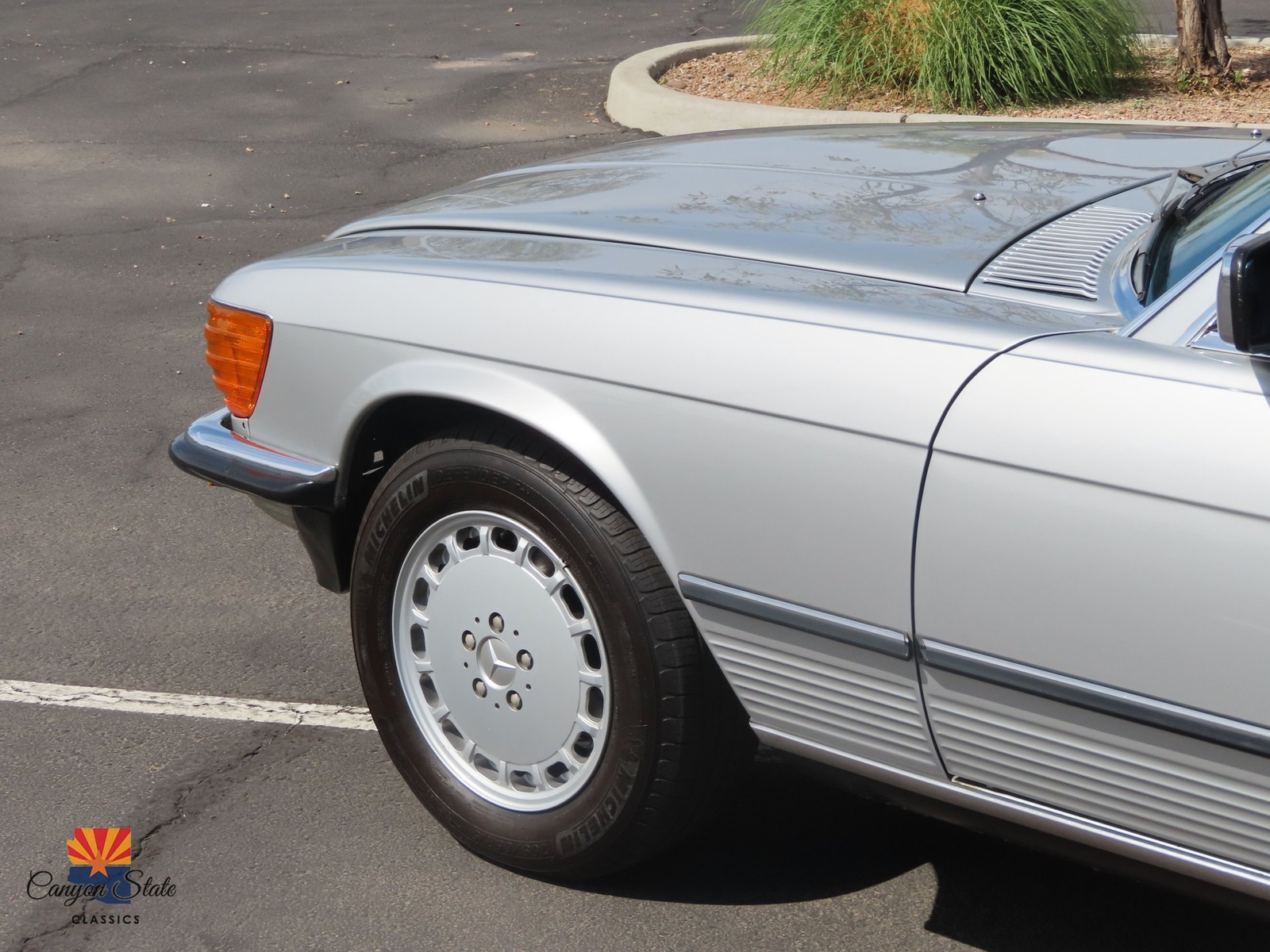 Mercedes-Benz-SL-Class-1980-Other-10