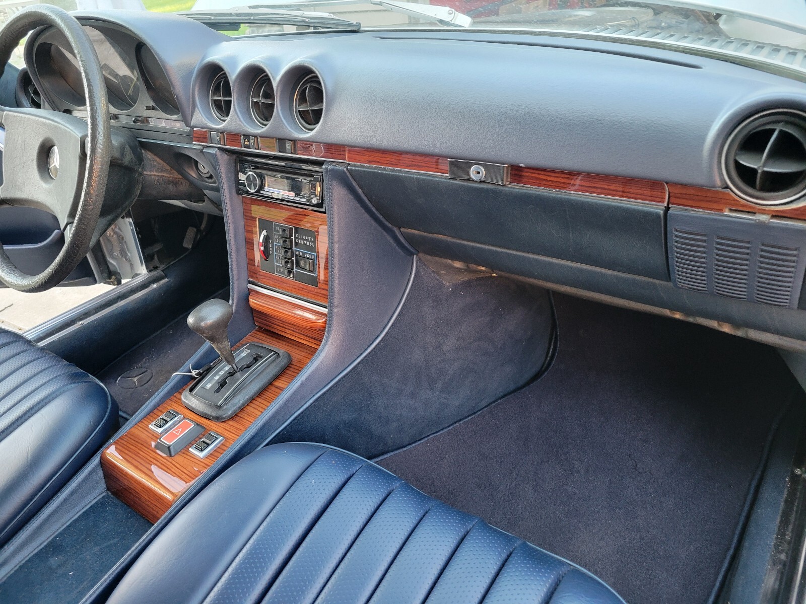 Mercedes-Benz-SL-Class-1981-13