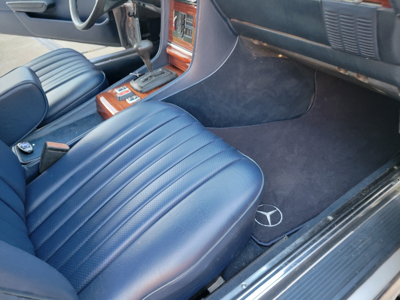Mercedes-Benz-SL-Class-1981-14