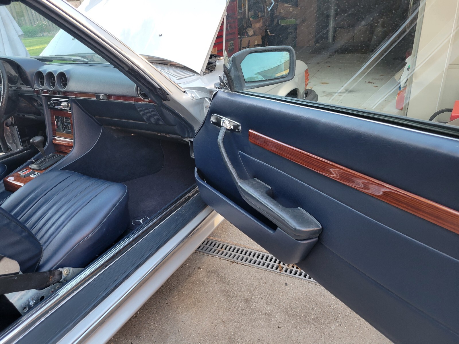 Mercedes-Benz-SL-Class-1981-15