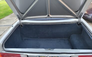 Mercedes-Benz-SL-Class-1981-17
