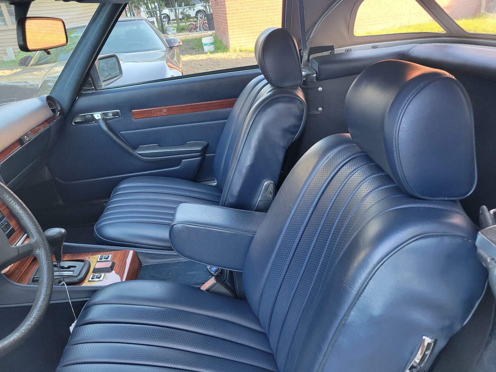 Mercedes-Benz-SL-Class-1981-19
