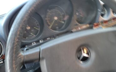 Mercedes-Benz-SL-Class-1981-20