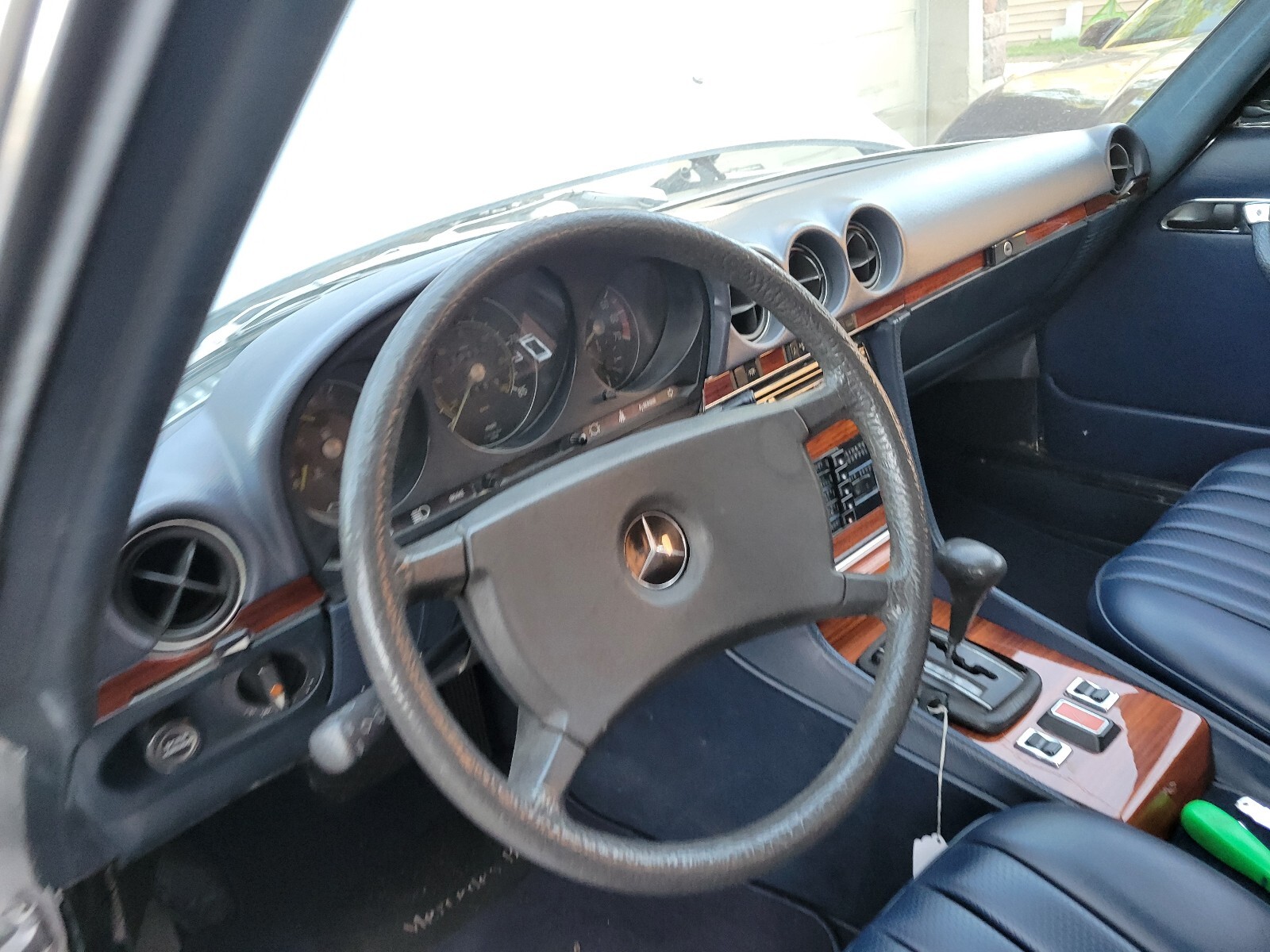 Mercedes-Benz-SL-Class-1981-21