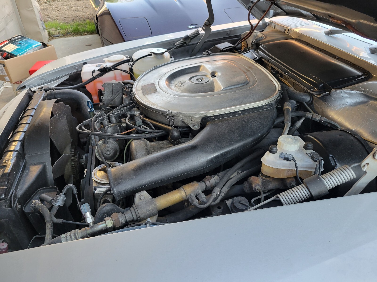 Mercedes-Benz-SL-Class-1981-24