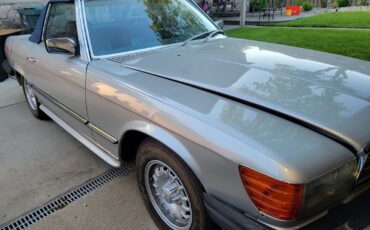 Mercedes-Benz-SL-Class-1981-6