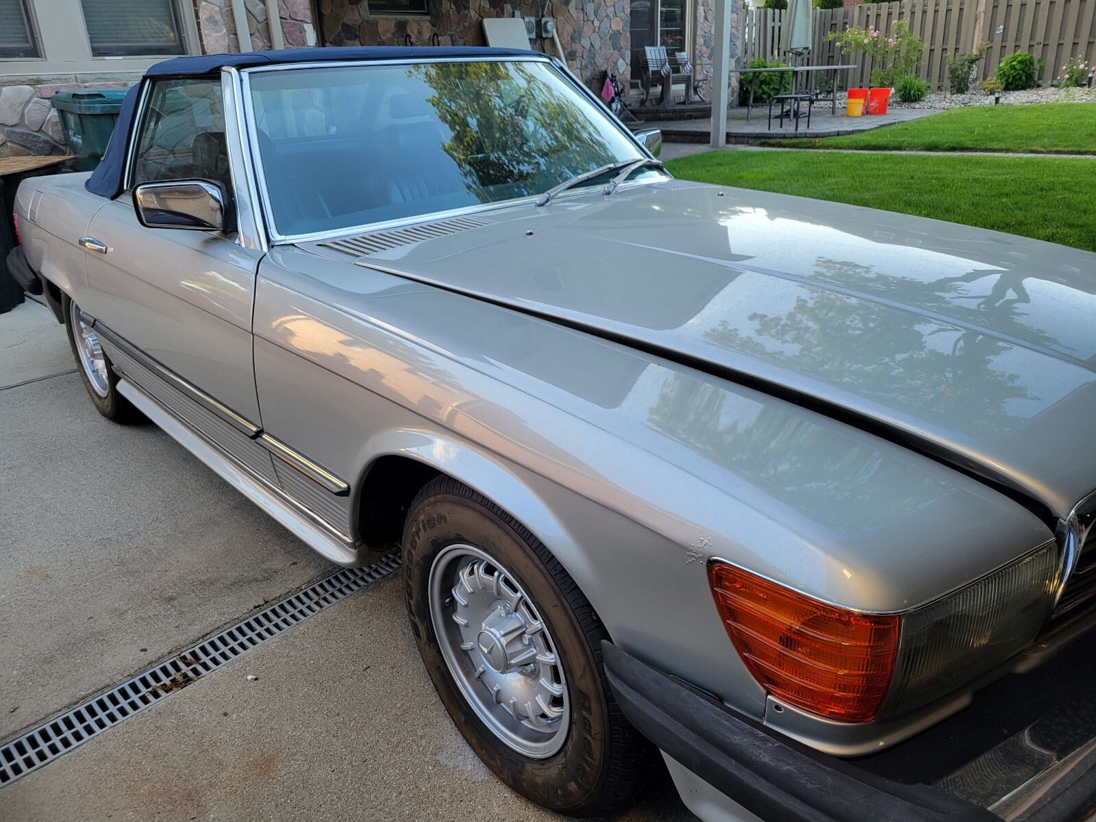 Mercedes-Benz-SL-Class-1981-6