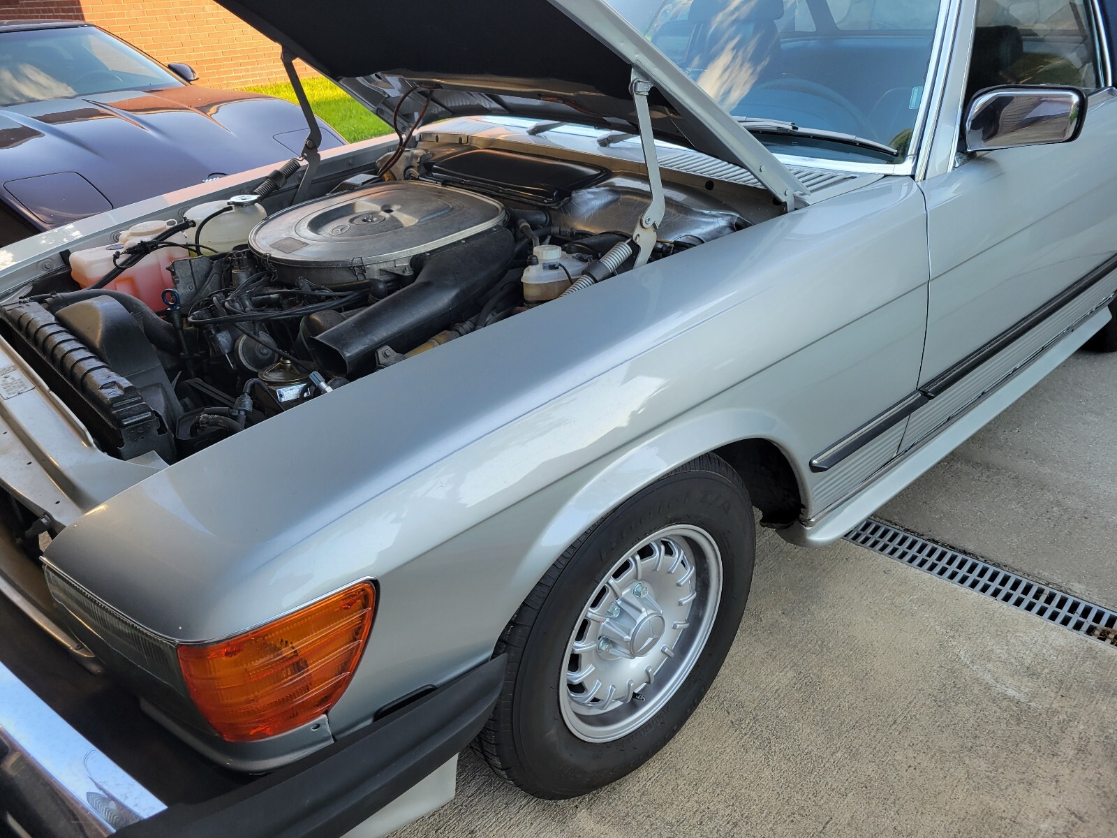 Mercedes-Benz-SL-Class-1981-7