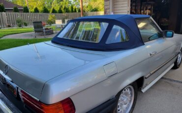 Mercedes-Benz-SL-Class-1981-9