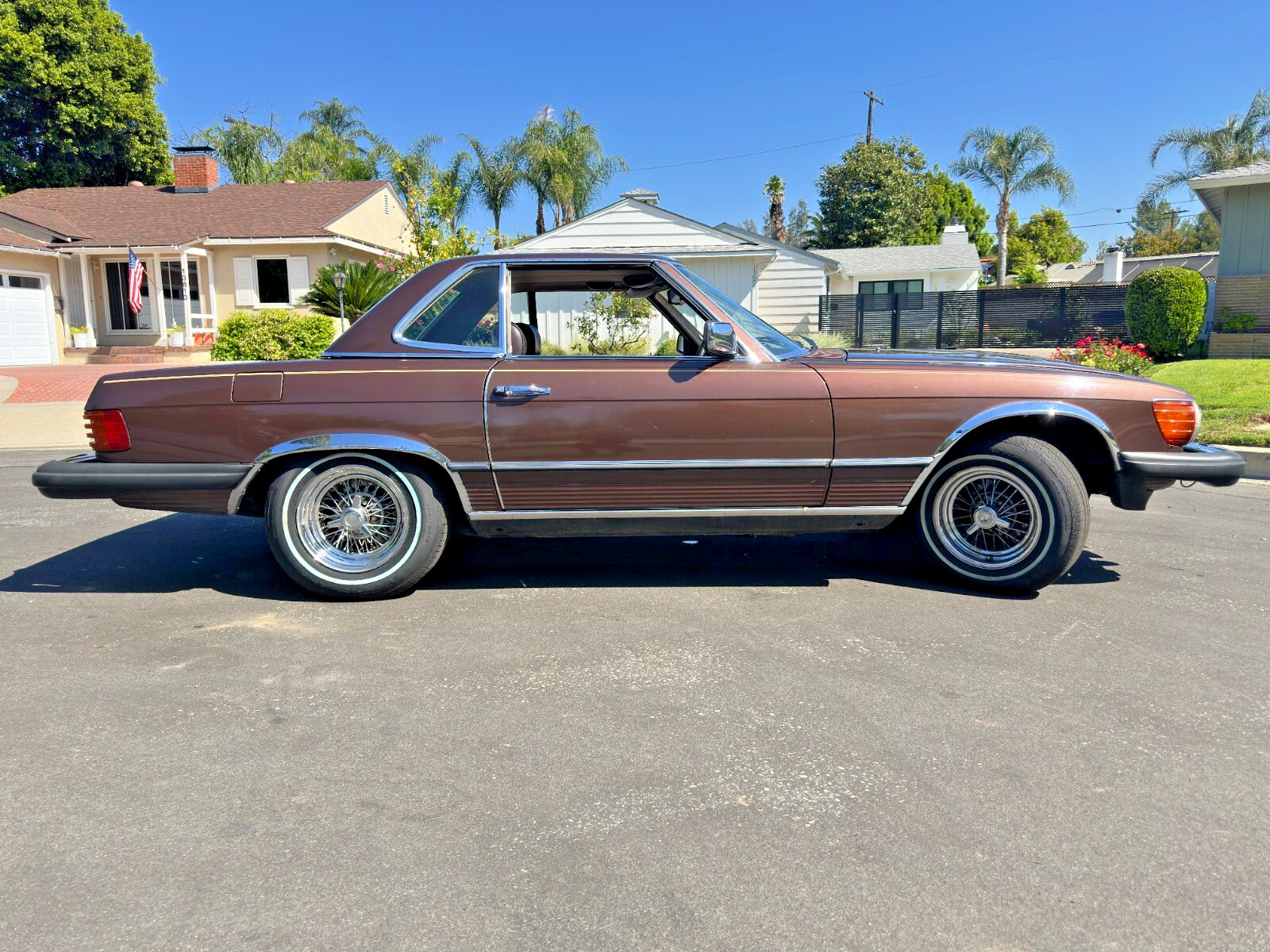 Mercedes-Benz-SL-Class-1981-Convertible-12