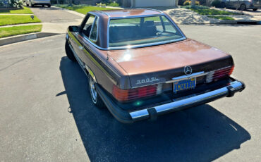 Mercedes-Benz-SL-Class-1981-Convertible-17