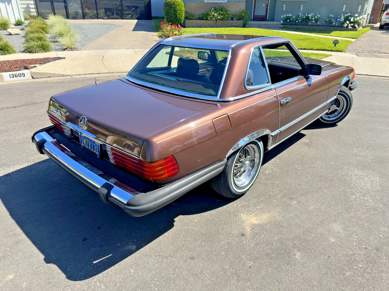 Mercedes-Benz-SL-Class-1981-Convertible-18