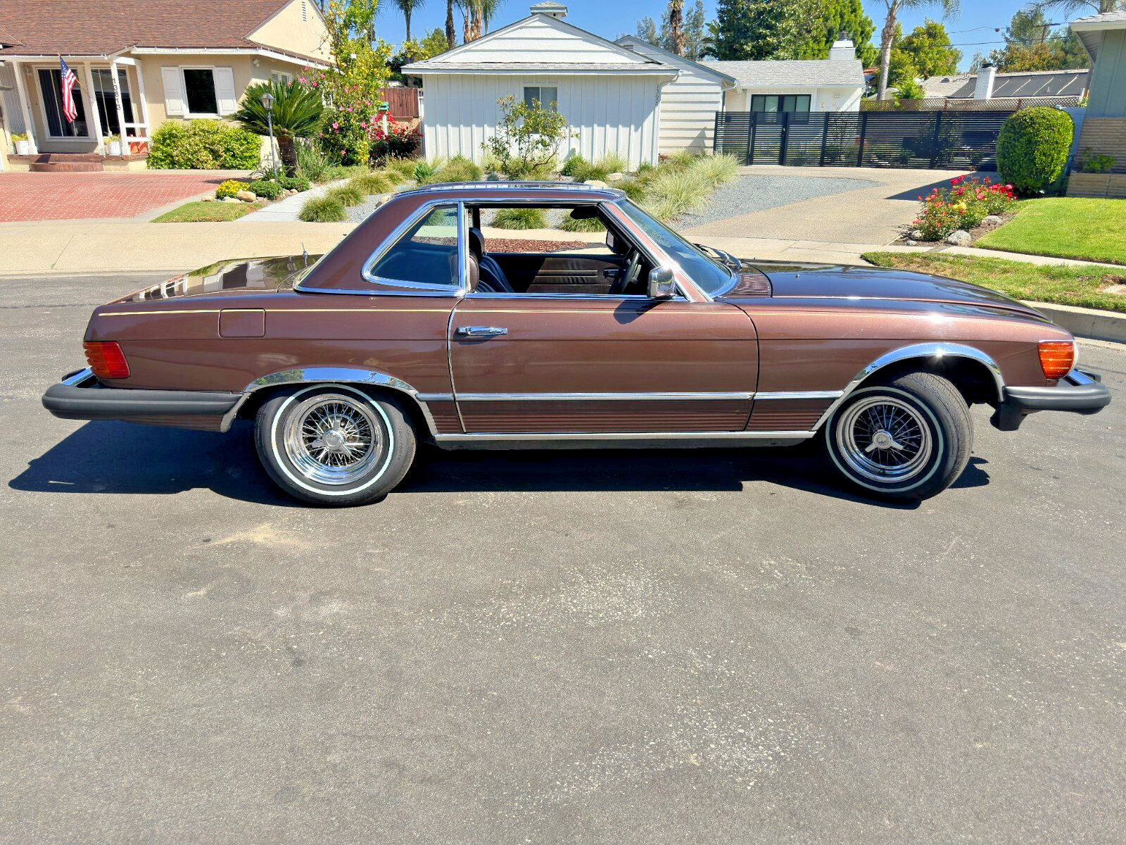 Mercedes-Benz-SL-Class-1981-Convertible-19