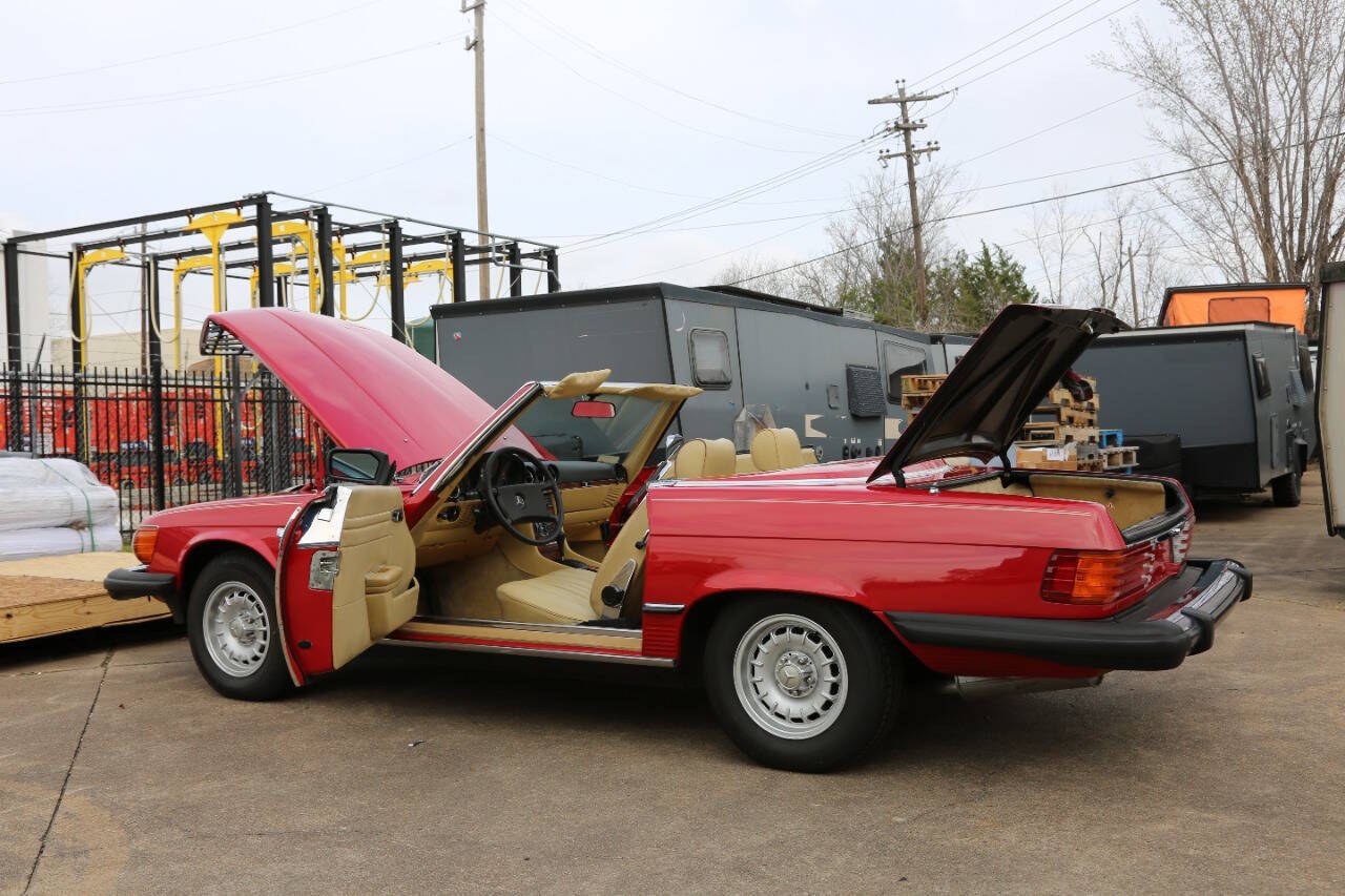 Mercedes-Benz-SL-Class-1981-Convertible-19