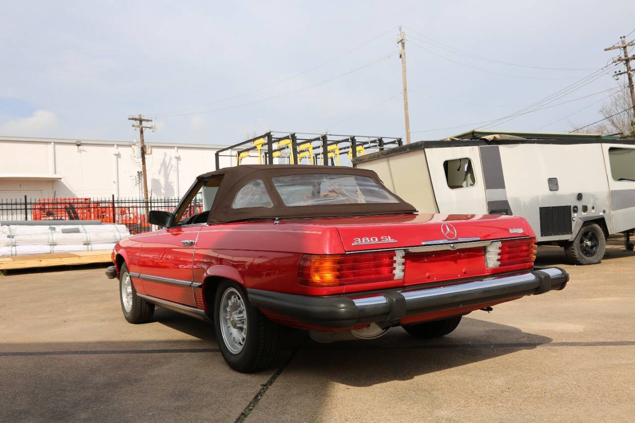 Mercedes-Benz-SL-Class-1981-Convertible-2