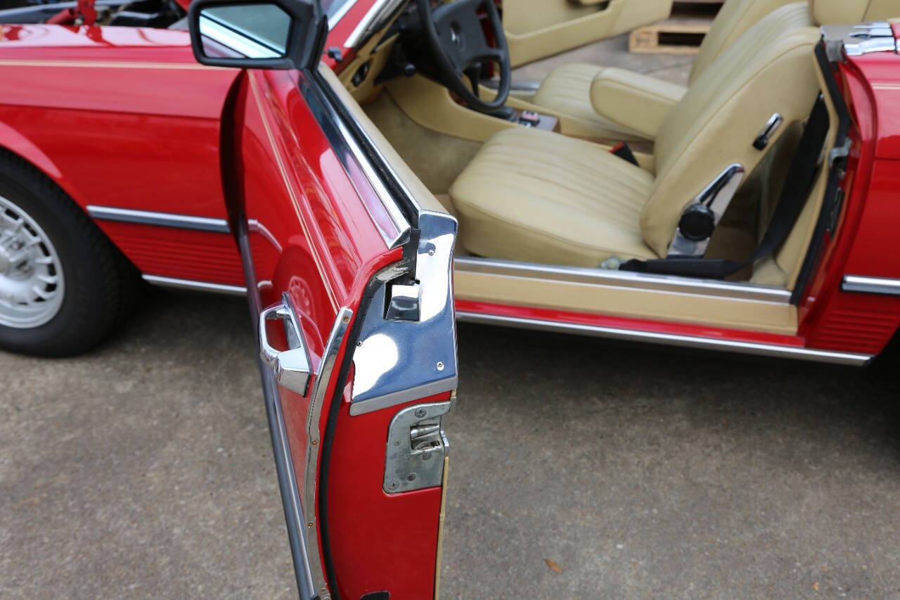Mercedes-Benz-SL-Class-1981-Convertible-20
