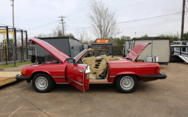 Mercedes-Benz-SL-Class-1981-Convertible-21