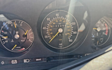 Mercedes-Benz-SL-Class-1981-Convertible-22