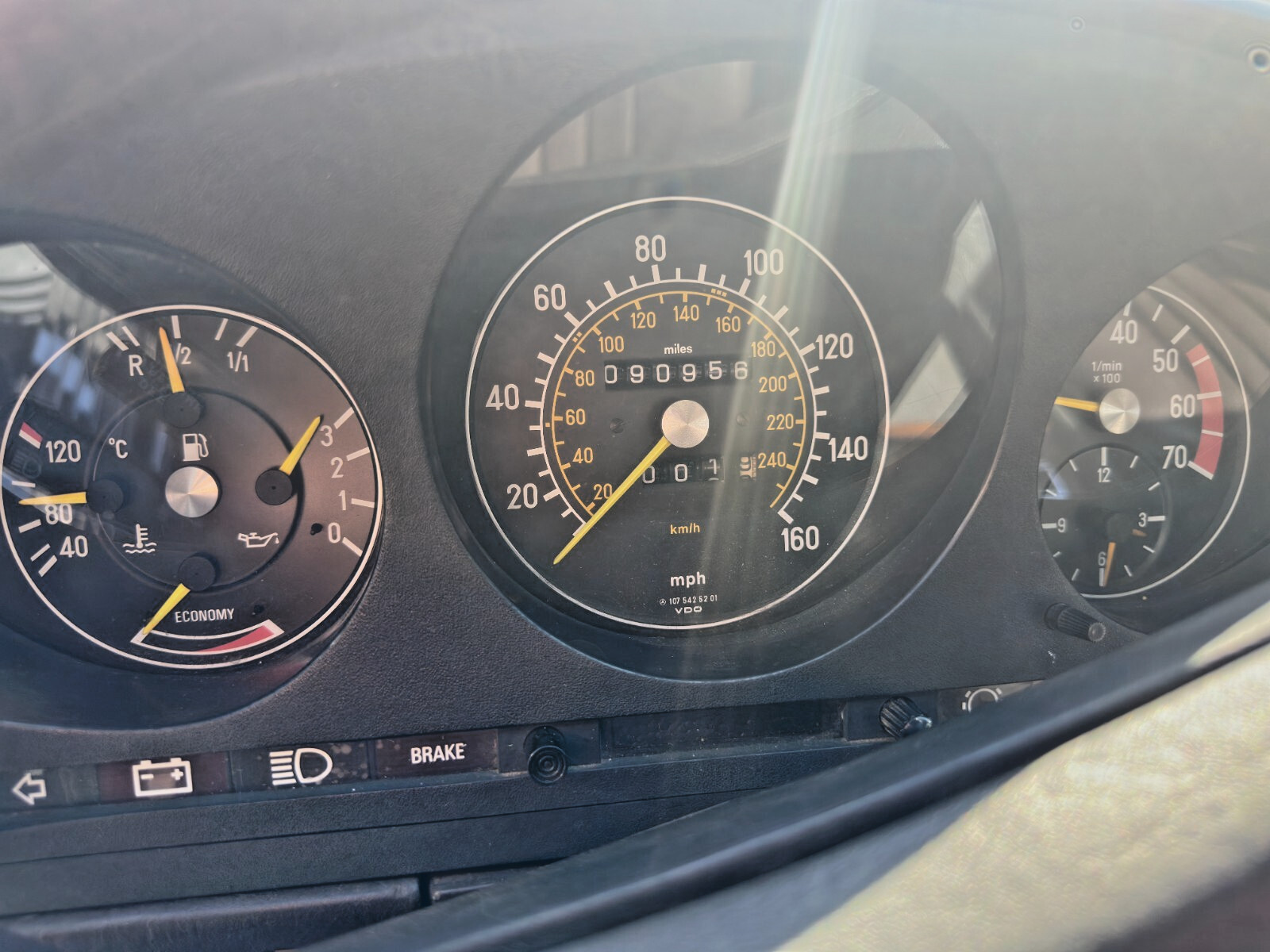 Mercedes-Benz-SL-Class-1981-Convertible-22