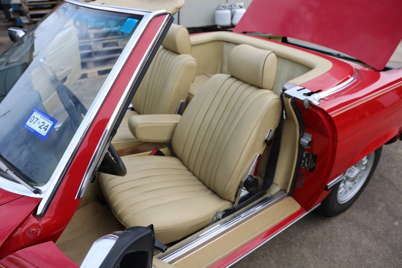 Mercedes-Benz-SL-Class-1981-Convertible-22