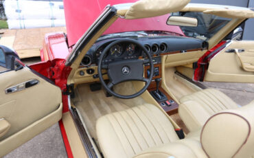 Mercedes-Benz-SL-Class-1981-Convertible-23