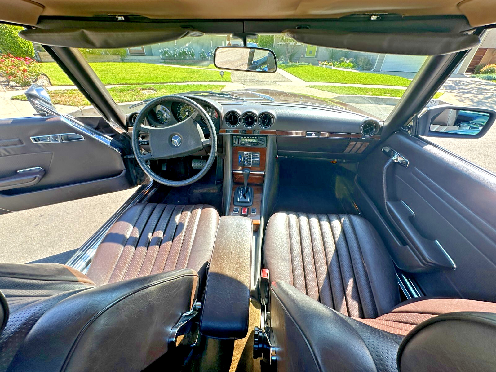 Mercedes-Benz-SL-Class-1981-Convertible-24