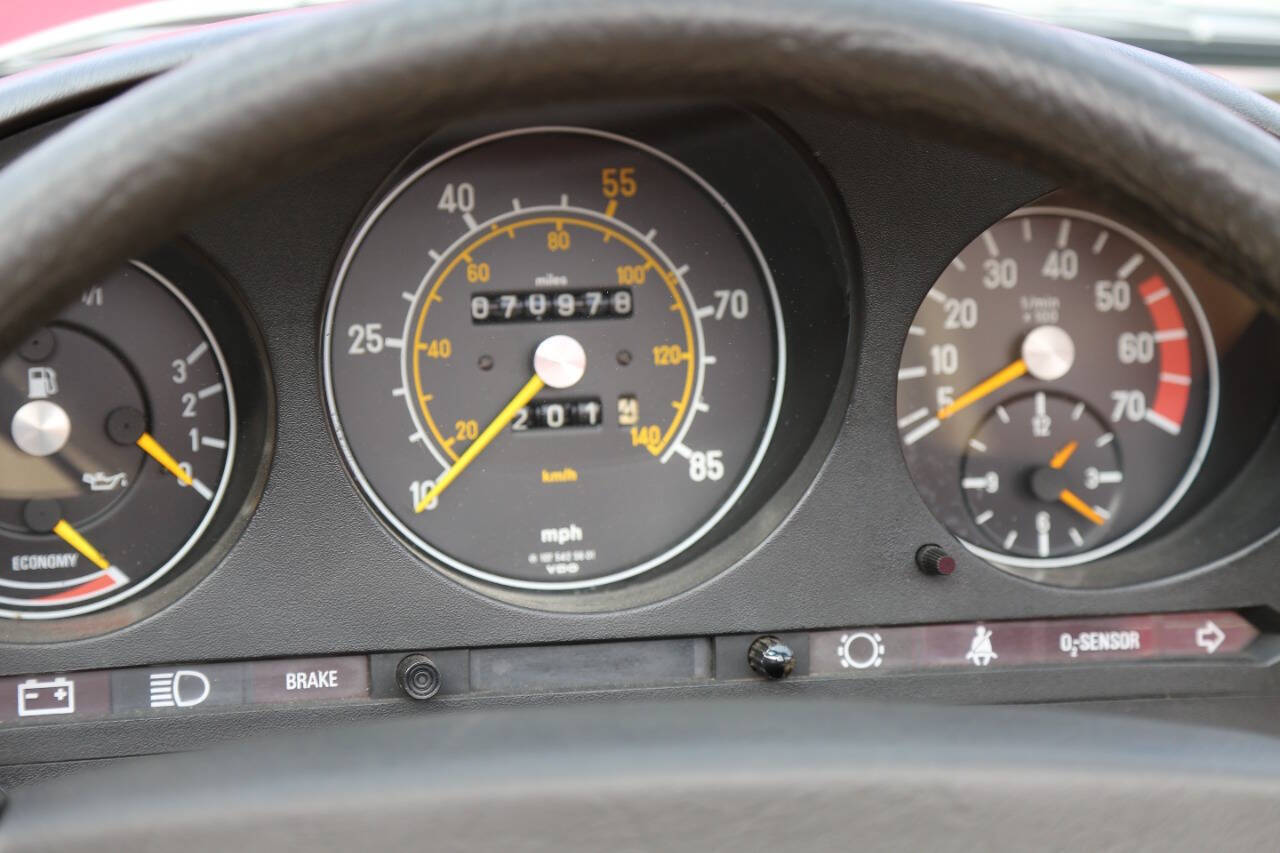 Mercedes-Benz-SL-Class-1981-Convertible-24