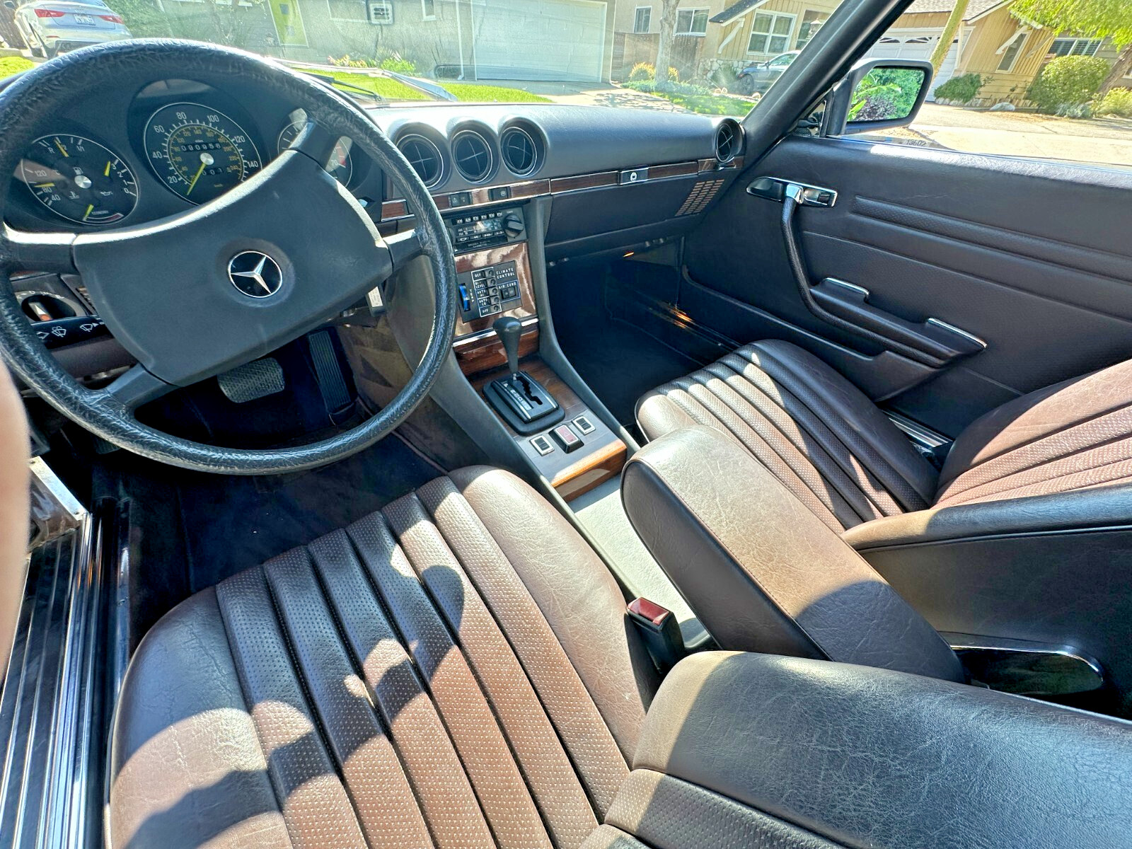 Mercedes-Benz-SL-Class-1981-Convertible-25