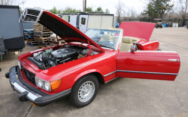 Mercedes-Benz-SL-Class-1981-Convertible-25
