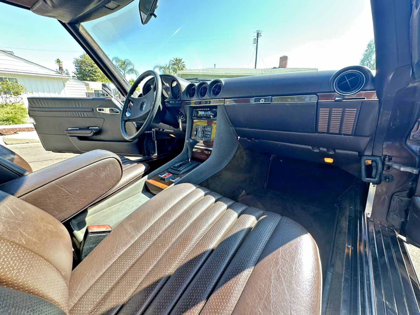 Mercedes-Benz-SL-Class-1981-Convertible-26
