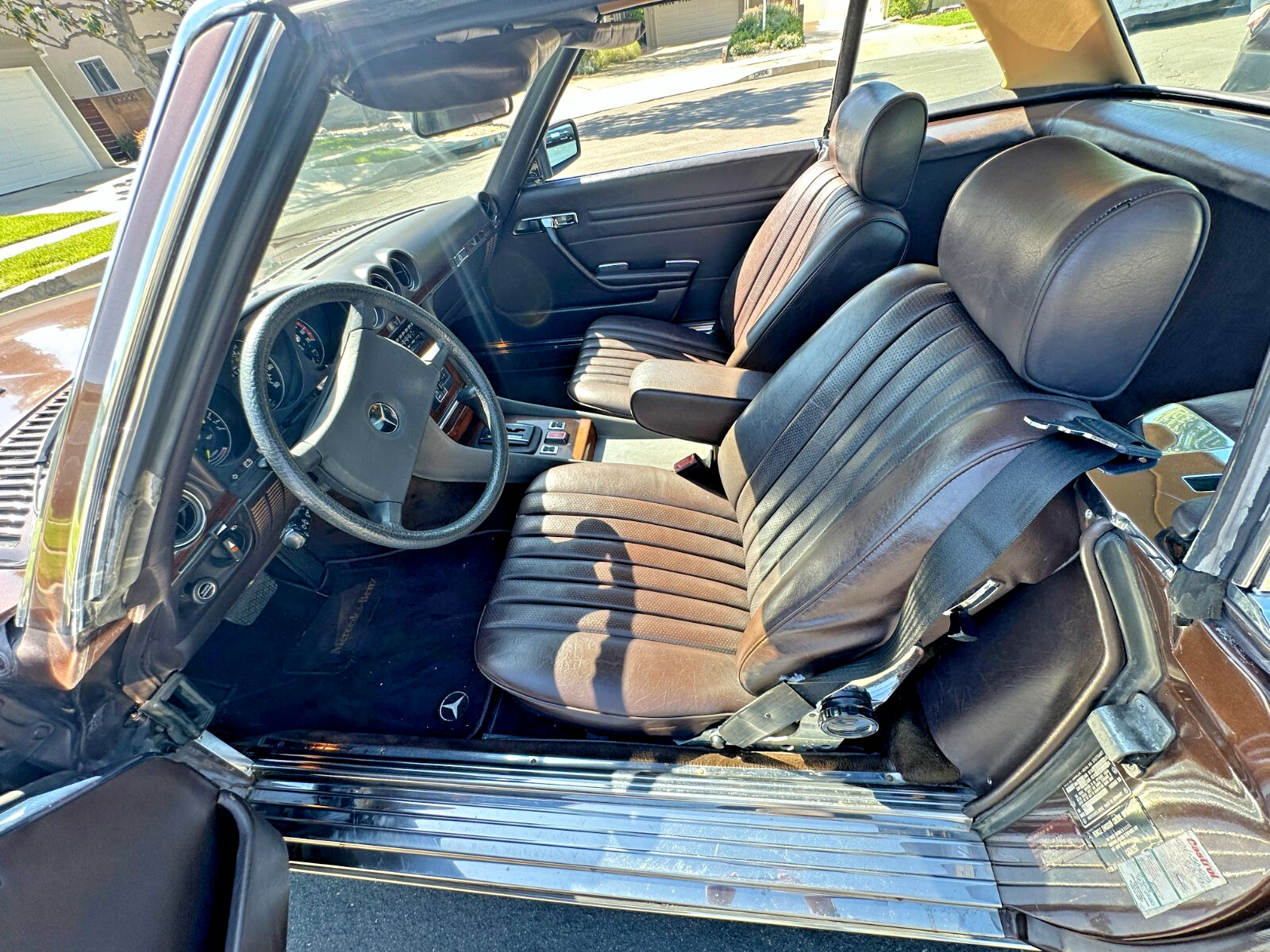 Mercedes-Benz-SL-Class-1981-Convertible-27