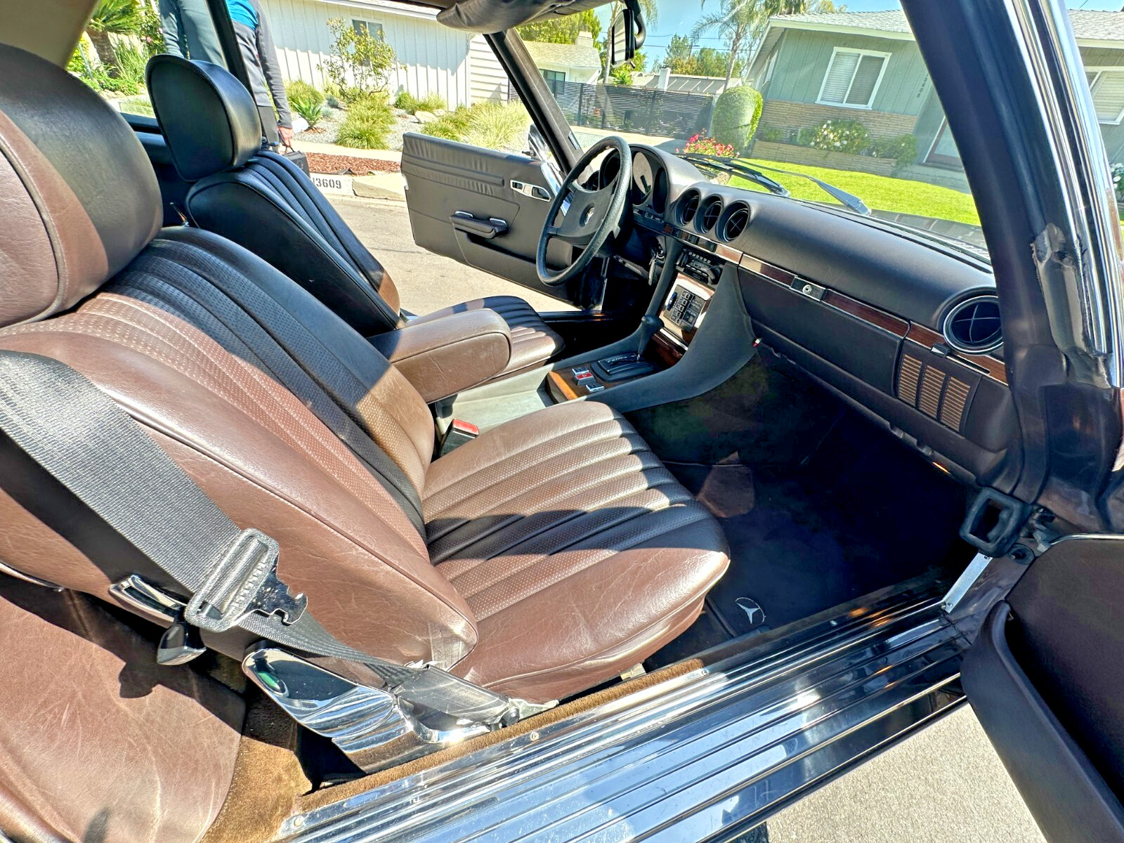 Mercedes-Benz-SL-Class-1981-Convertible-28