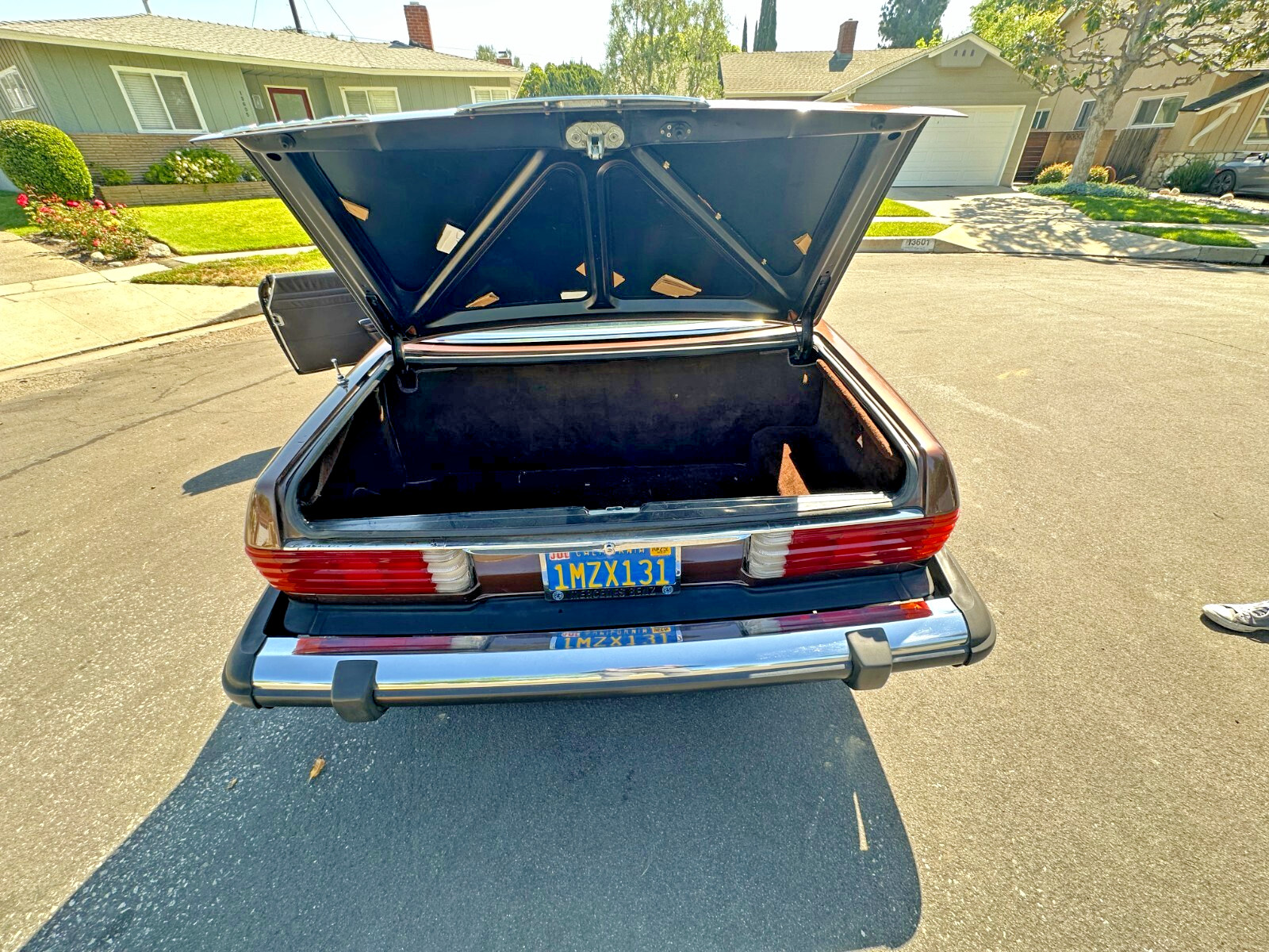 Mercedes-Benz-SL-Class-1981-Convertible-29
