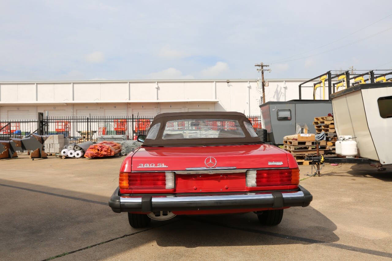 Mercedes-Benz-SL-Class-1981-Convertible-3