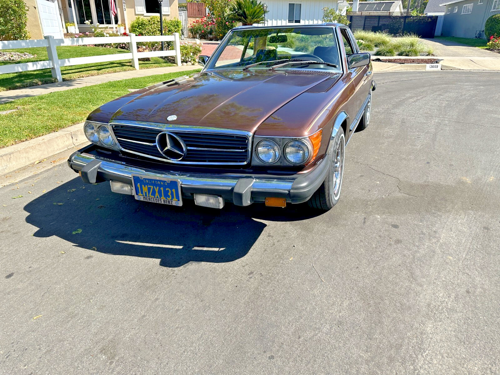 Mercedes-Benz-SL-Class-1981-Convertible-3