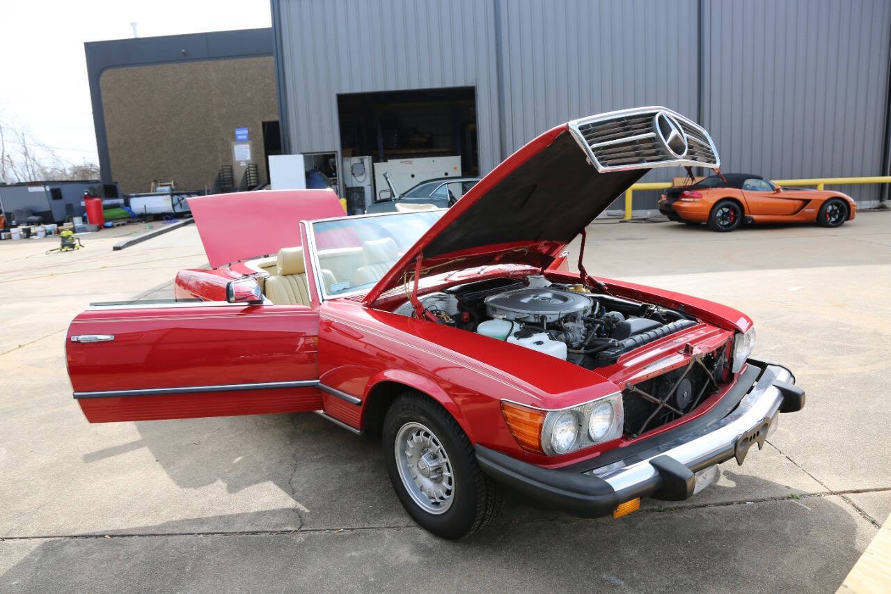Mercedes-Benz-SL-Class-1981-Convertible-31