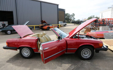 Mercedes-Benz-SL-Class-1981-Convertible-32