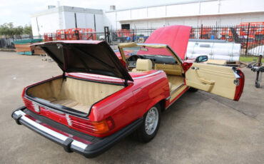 Mercedes-Benz-SL-Class-1981-Convertible-33