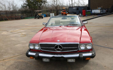 Mercedes-Benz-SL-Class-1981-Convertible-35