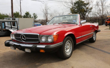 Mercedes-Benz-SL-Class-1981-Convertible-37