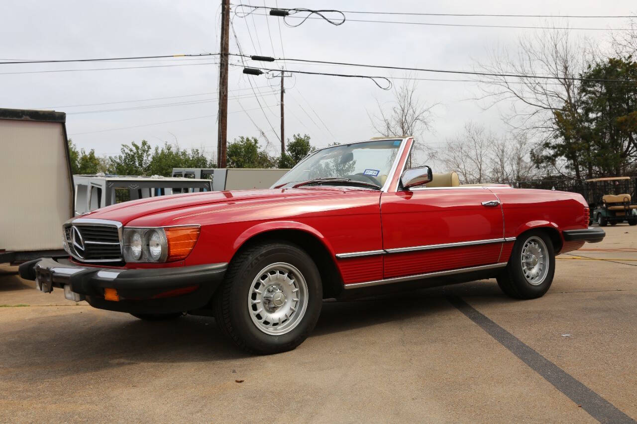 Mercedes-Benz-SL-Class-1981-Convertible-38
