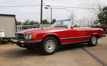 Mercedes-Benz-SL-Class-1981-Convertible-39