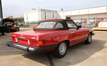 Mercedes-Benz-SL-Class-1981-Convertible-4