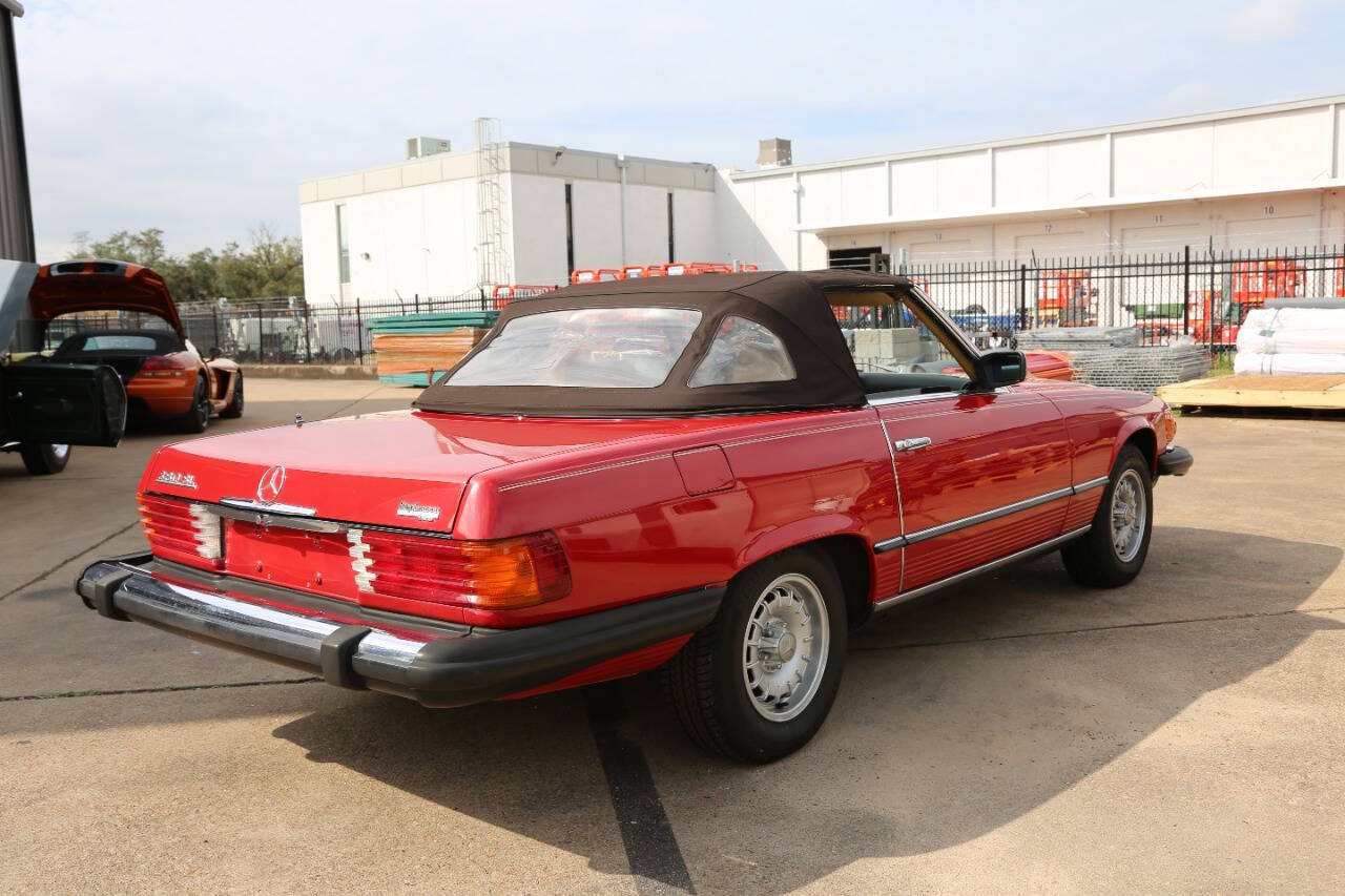 Mercedes-Benz-SL-Class-1981-Convertible-4