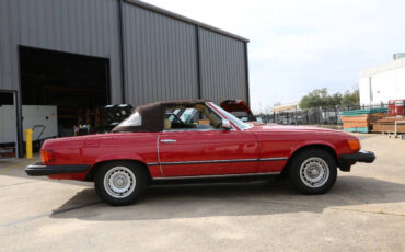 Mercedes-Benz-SL-Class-1981-Convertible-6