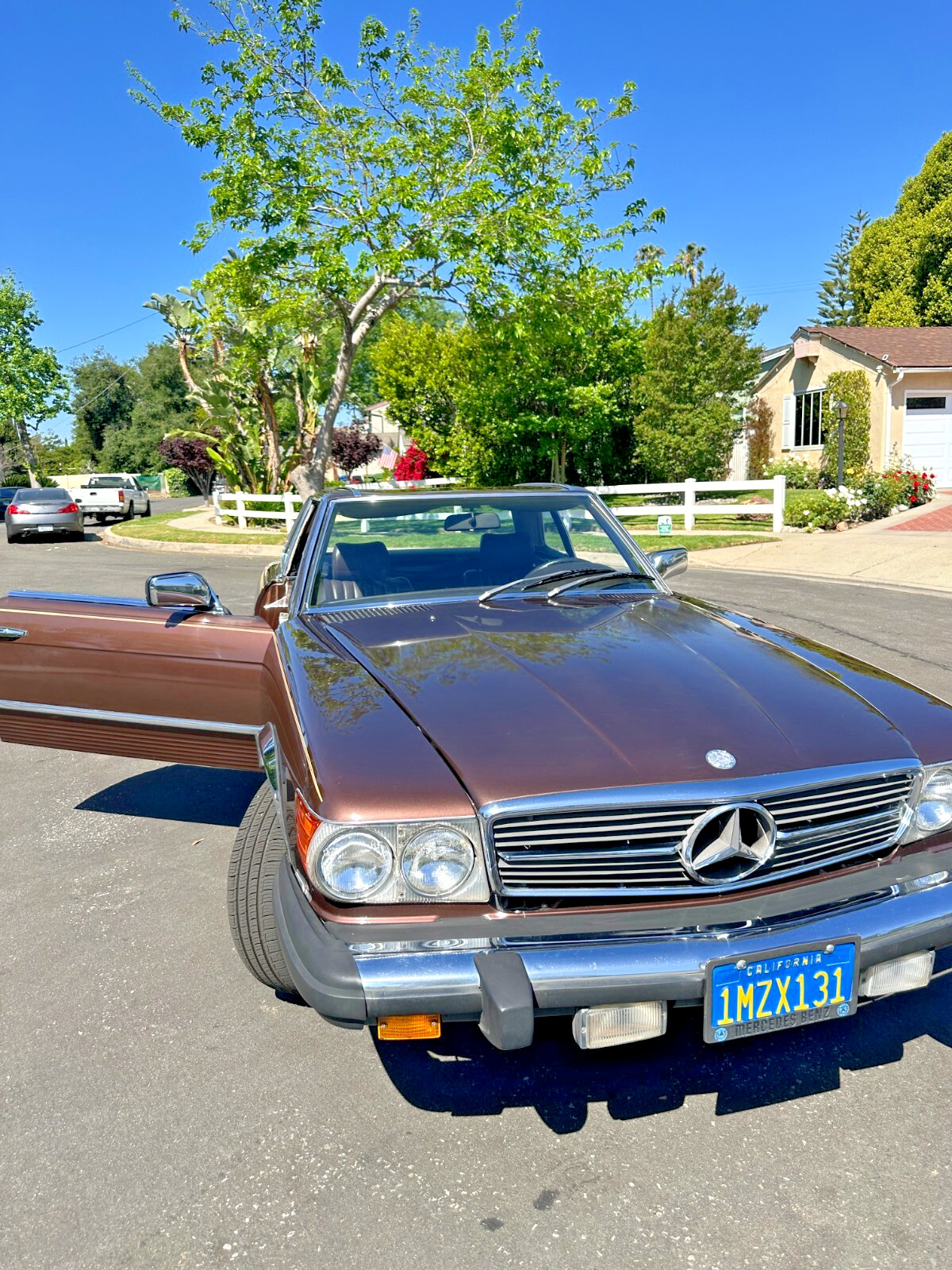 Mercedes-Benz-SL-Class-1981-Convertible-8