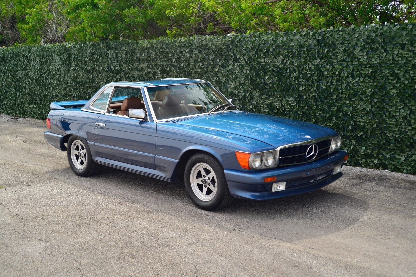 Mercedes-Benz-SL-Class-1984-Convertible-1